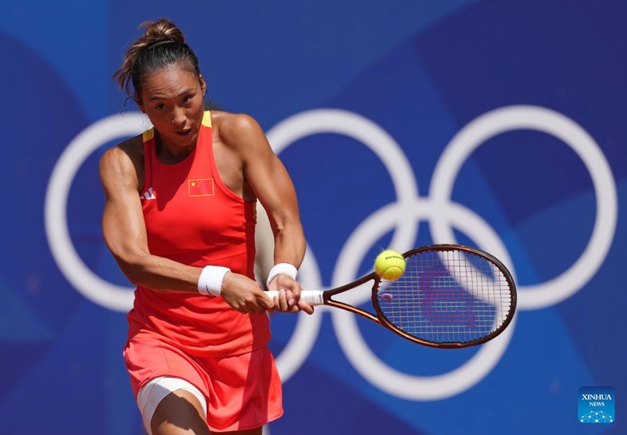 La cinese Zheng Qinwen scrive la storia raggiungendo la finale olimpica di tennis