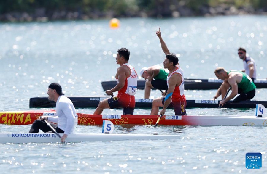 Liu Hao e Ji Bowen della Cina nella finale del doppio 500m maschile di canoa ai Giochi Olimpici di Parigi. (8 agosto 2024 - Xinhua/Shen Bohan)