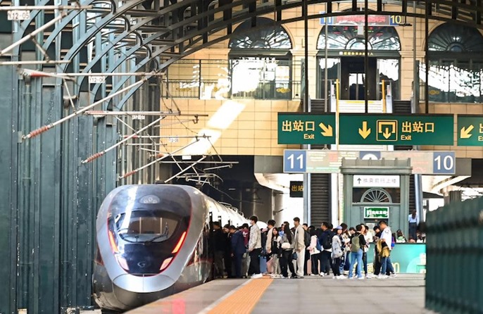 Cina: previsti 175 milioni di viaggi in treno durante le vacanze della Festa Nazionale